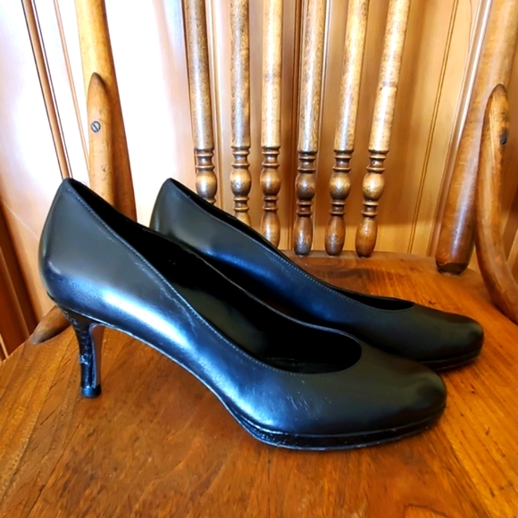 Vaneli Heels - Picture 2 of 8
